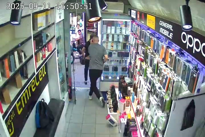maket-bicagiyla-telefoncuya-giren-sahis-etkisiz-hale-getirildi