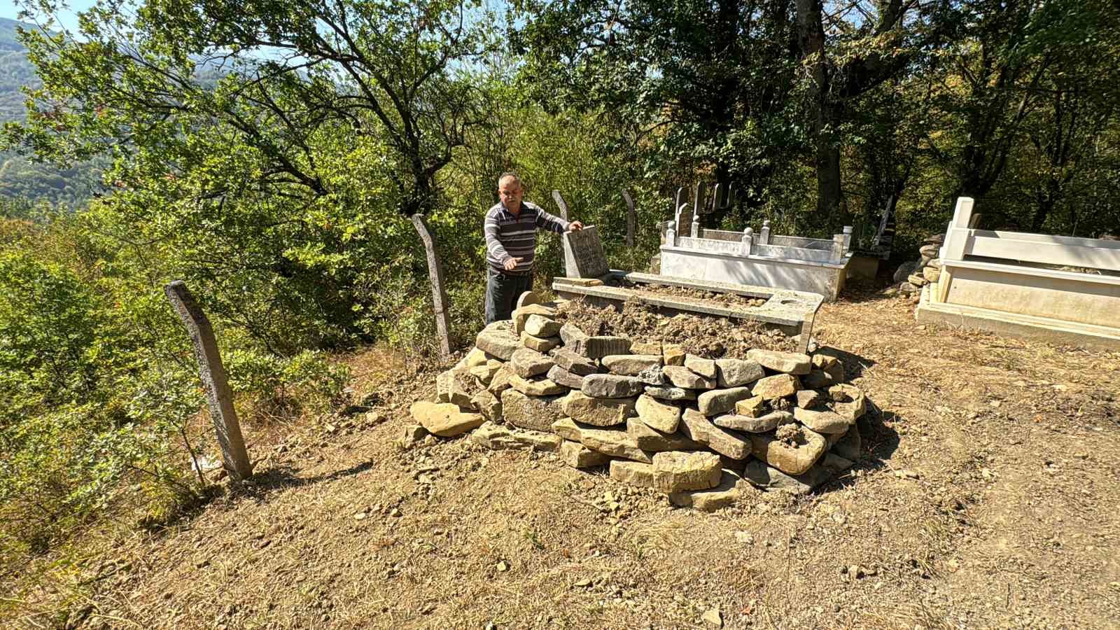 mezari-kazip-tahtalari-kiran-ayi-cenazeye-ulasamadan-kacti