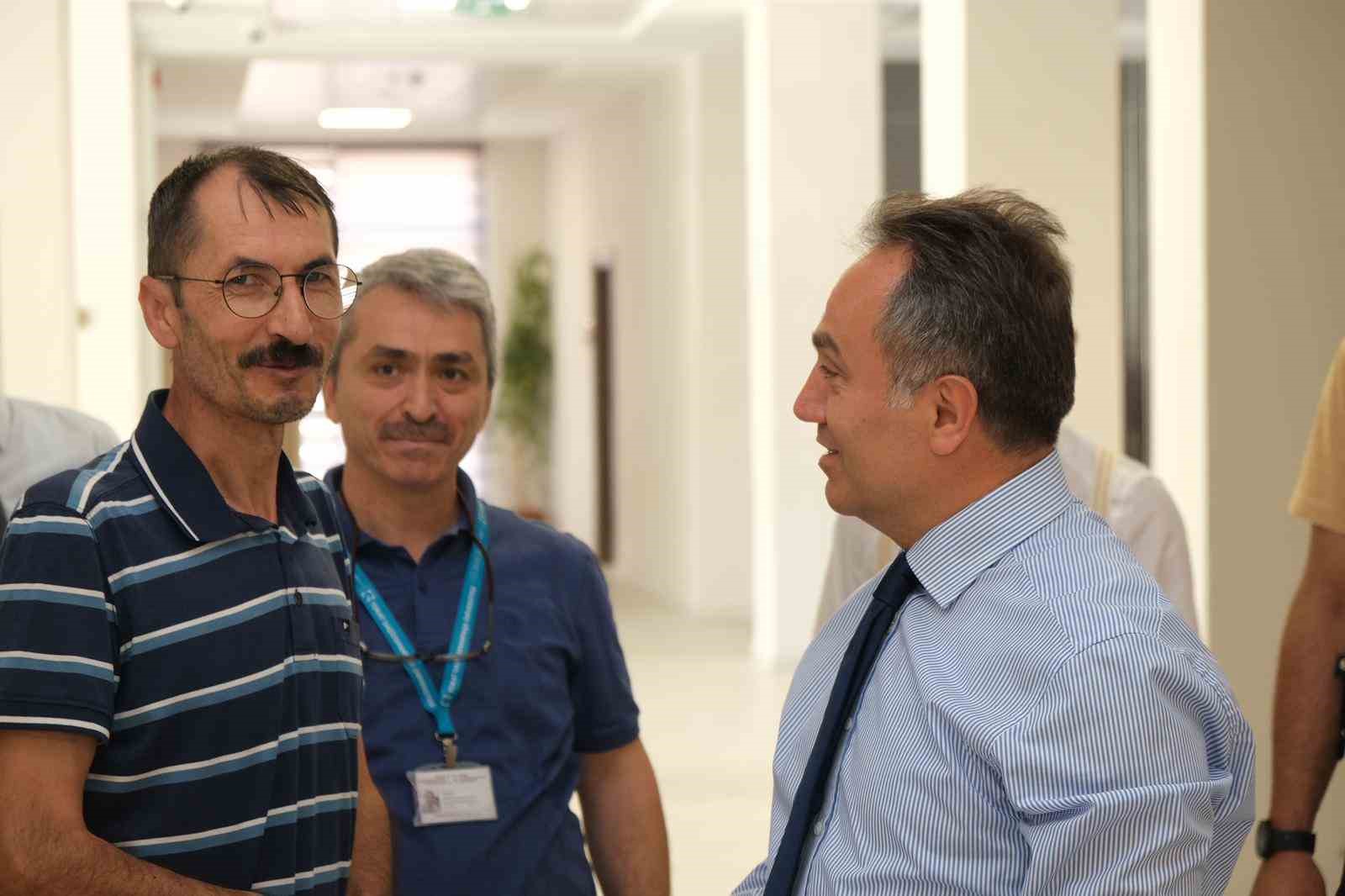 mezun-oldugu-universitede-31-yil-sonra-yeniden-ogrenci-oldu