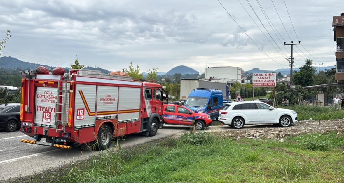 orduda-insaatta-beton-mikseri-devrildi-1-olu