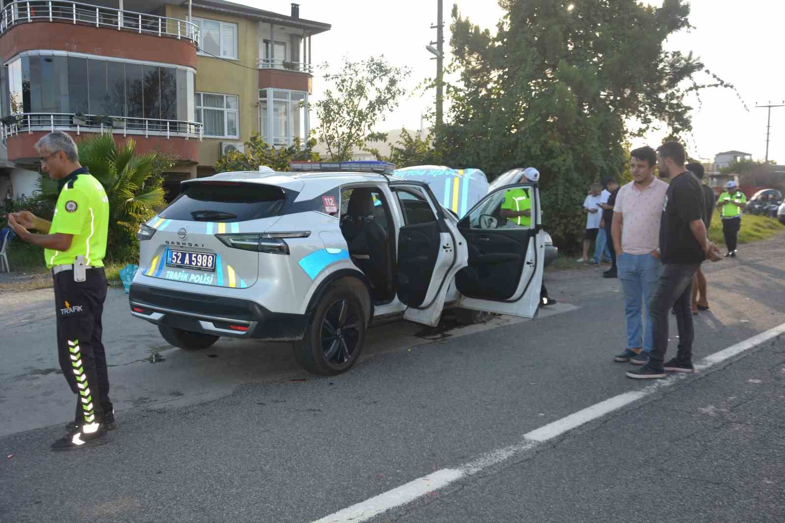 orduda-kontrolden-cikan-otomobil-polis-otosuna-carpti-2-yarali