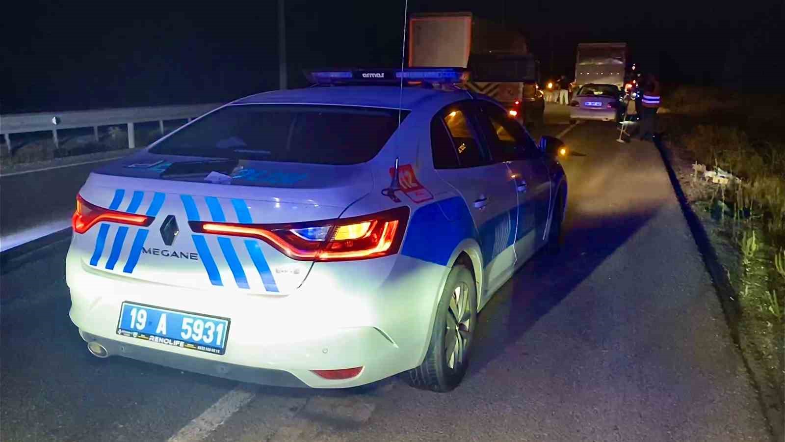 otomobil-kamyona-arkadan-carpti-surucu-kazayi-yara-almadan-atlatti