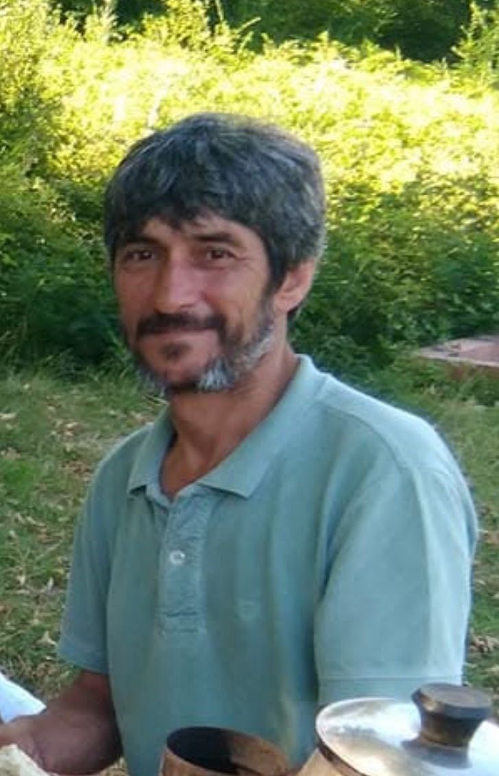 oturdugu-sandalyeden-duserek-hayatini-kaybetti