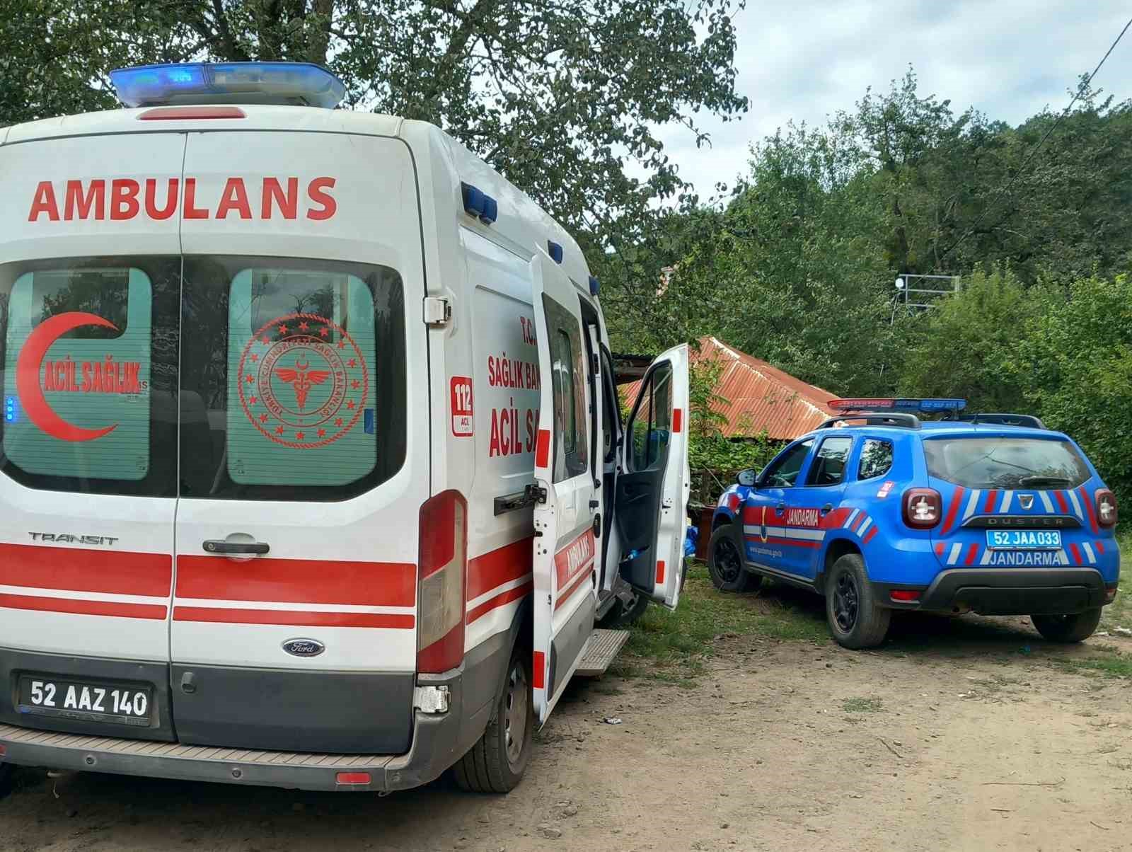 perdenin-tutusmasiyla-ev-yandi-esyalar-kul-oldu