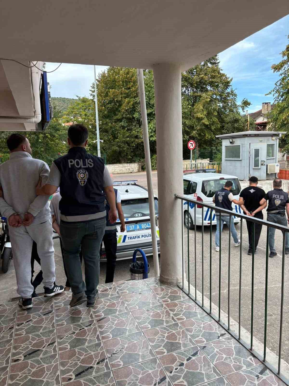 restoranda-yemek-yiyen-polis-memurunu-darp-ettiler-3-tutuklama