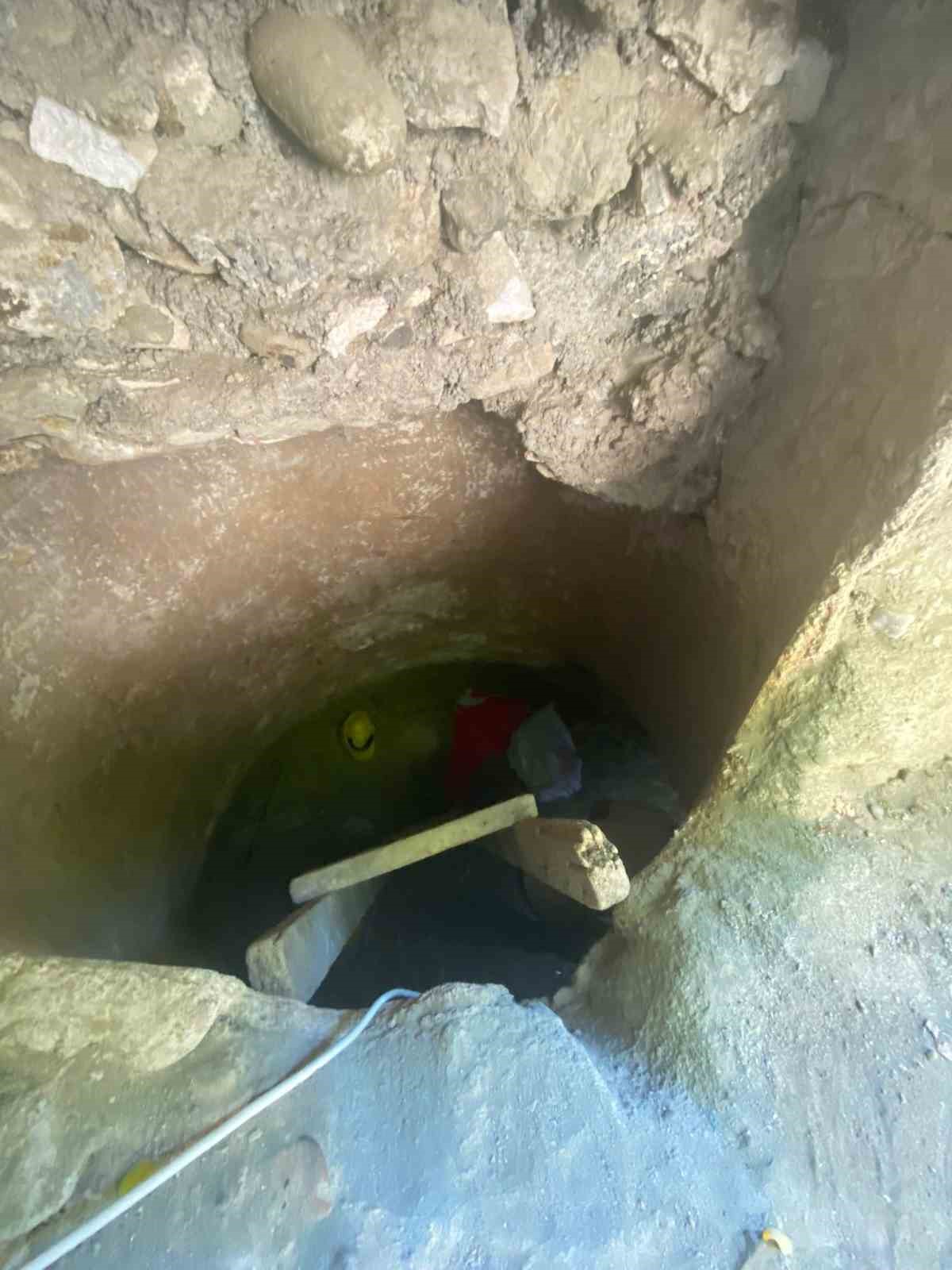 ruyasinda-define-goren-kadin-ogluyla-birlikte-5-katli-apartmanin-altinda-tunel-kazarken-yakalandi