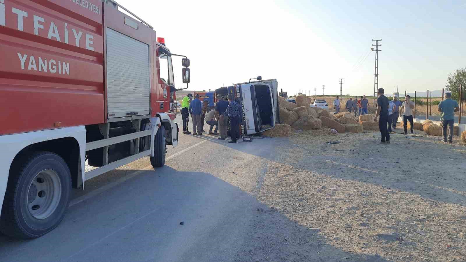 samsunda-kamyonet-ile-traktor-carpisti-4-yarali
