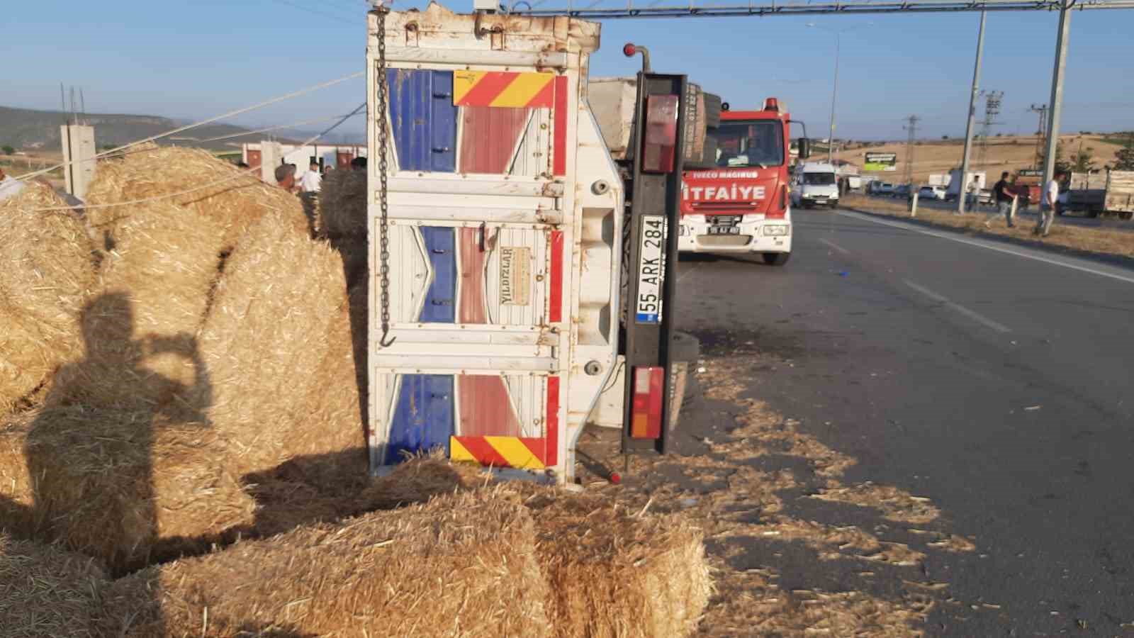 samsunda-kamyonet-ile-traktor-carpisti-4-yarali