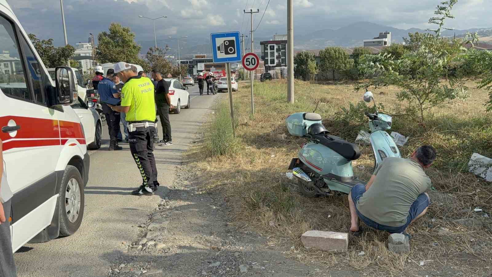 samsunda-motosiklet-ile-otomobil-carpisti-1-yarali