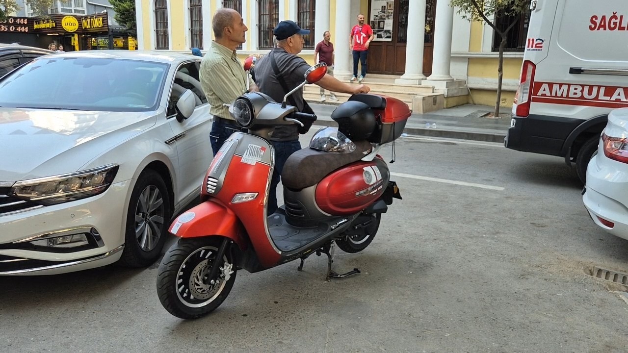 samsunda-motosiklet-yayaya-carpti-1-yarali