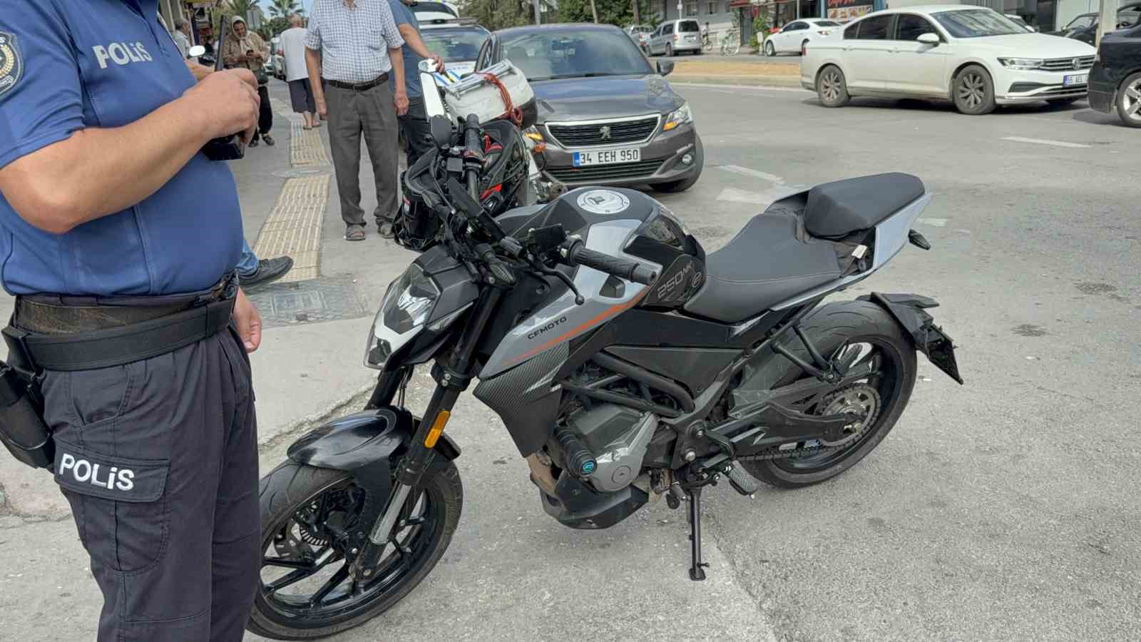 samsunda-motosiklet-yayaya-carpti