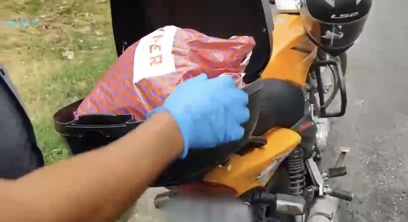 samsunda-supheli-motosikletten-uyusturucu-cikti