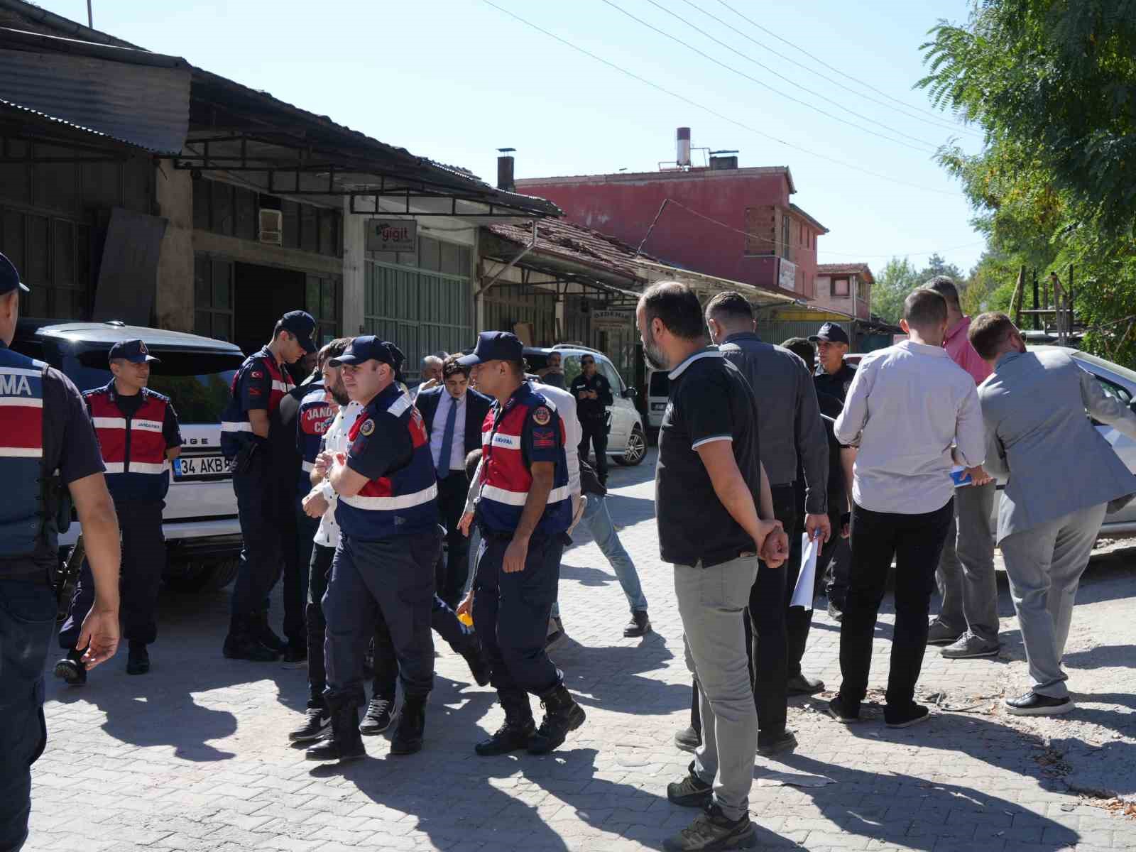 sanayi-sitesinde-islenen-cinayette-yeni-gelisme-olay-yerinde-kesif-yapildi