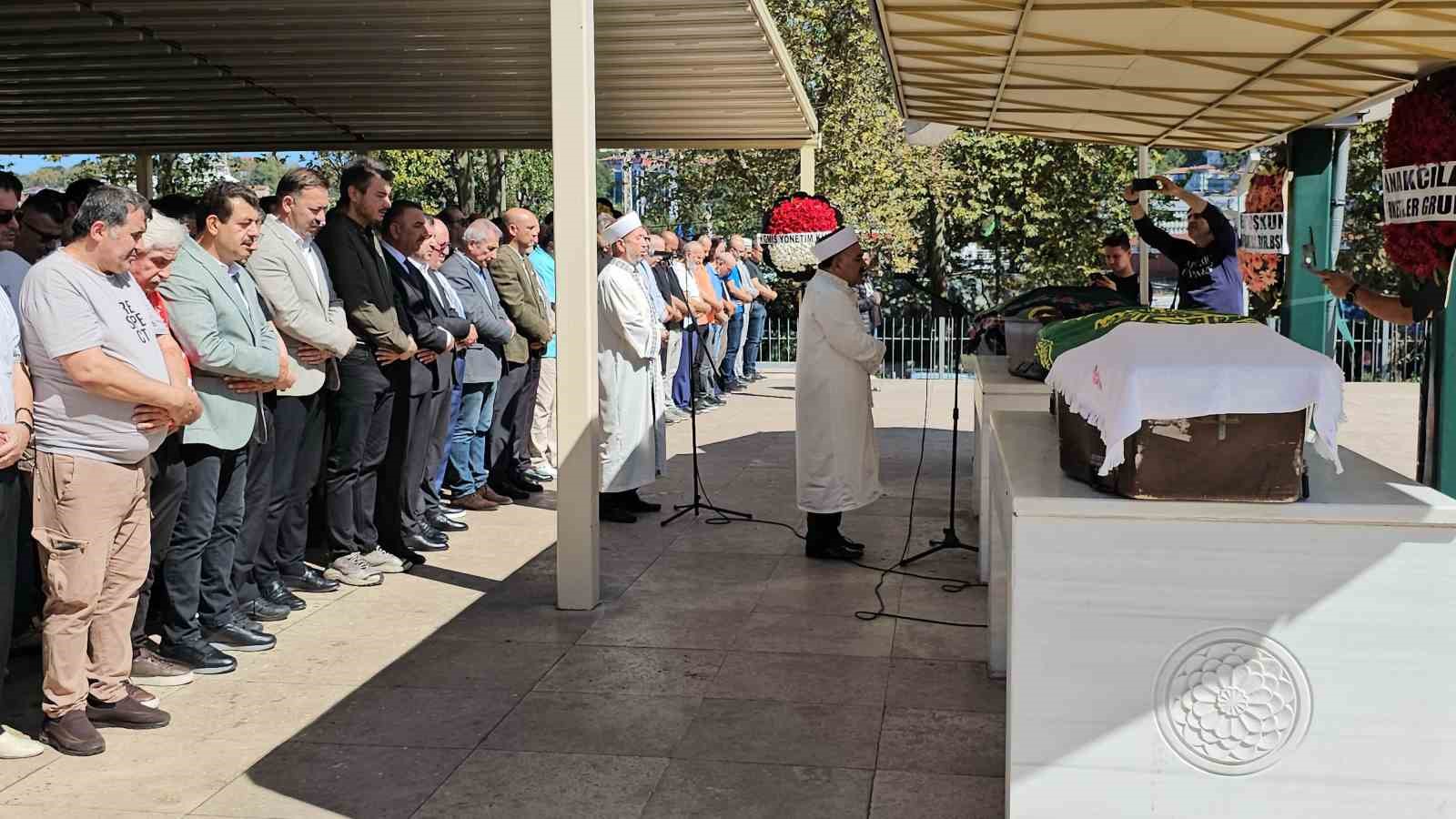 tedavi-icin-hastane-yolunda-yasanan-kazada-olen-cift-son-yolculuguna-ugurlandi