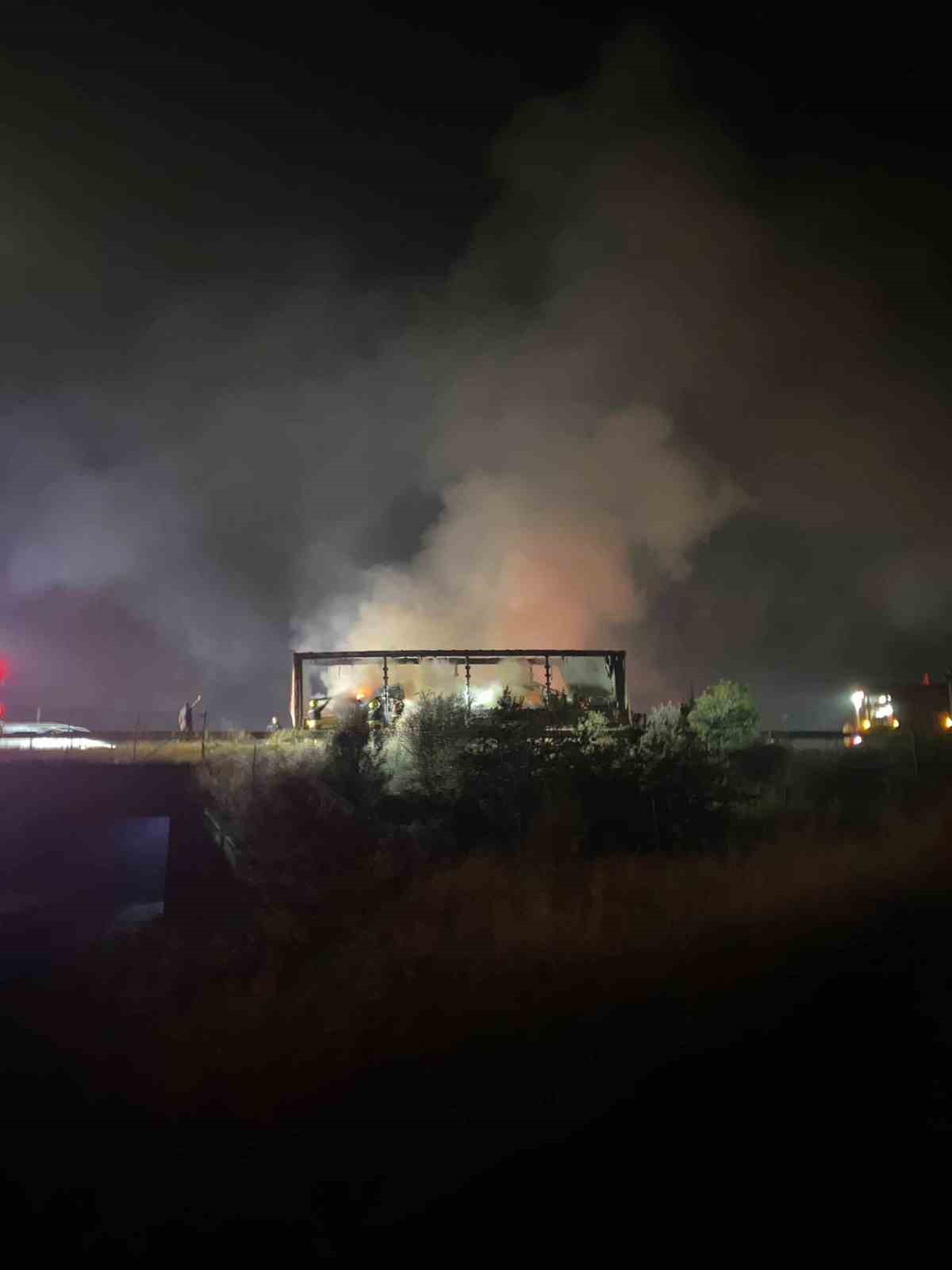 tem-otoyolunda-tirin-dorsesi-alev-alev-yandi