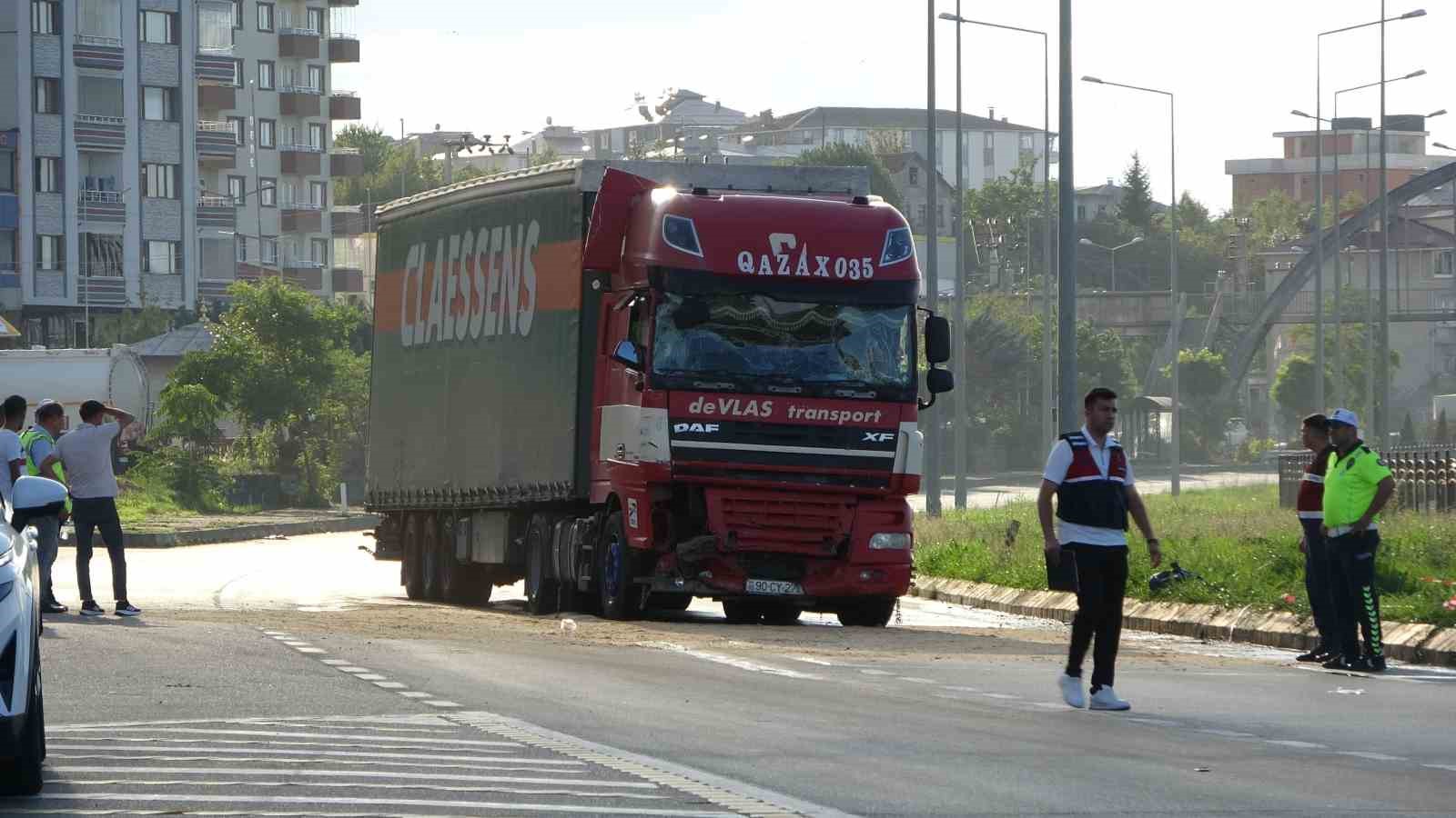 trabzonda-trafik-kazasi-15-yarali