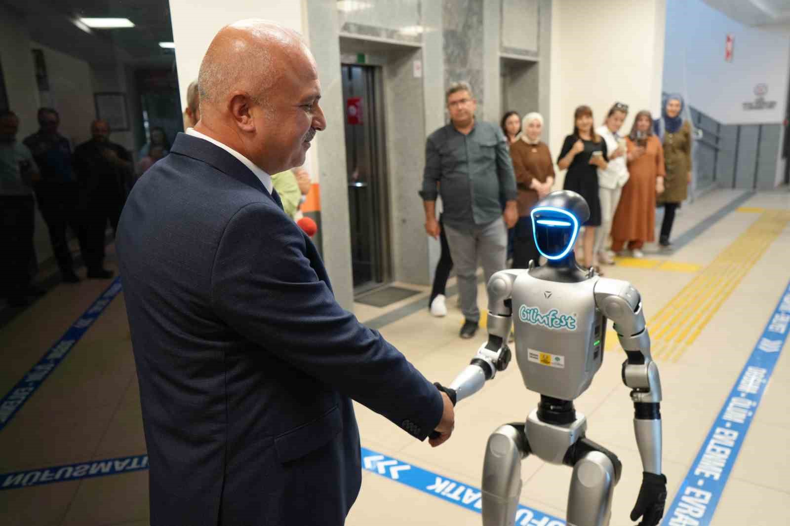 turkiyede-bir-ilk-insansi-robot-nufusa-kaydettirildi
