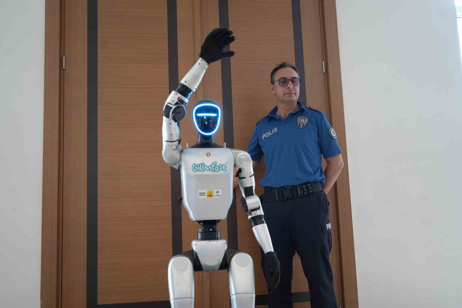 turkiyede-bir-ilk-insansi-robot-nufusa-kaydettirildi