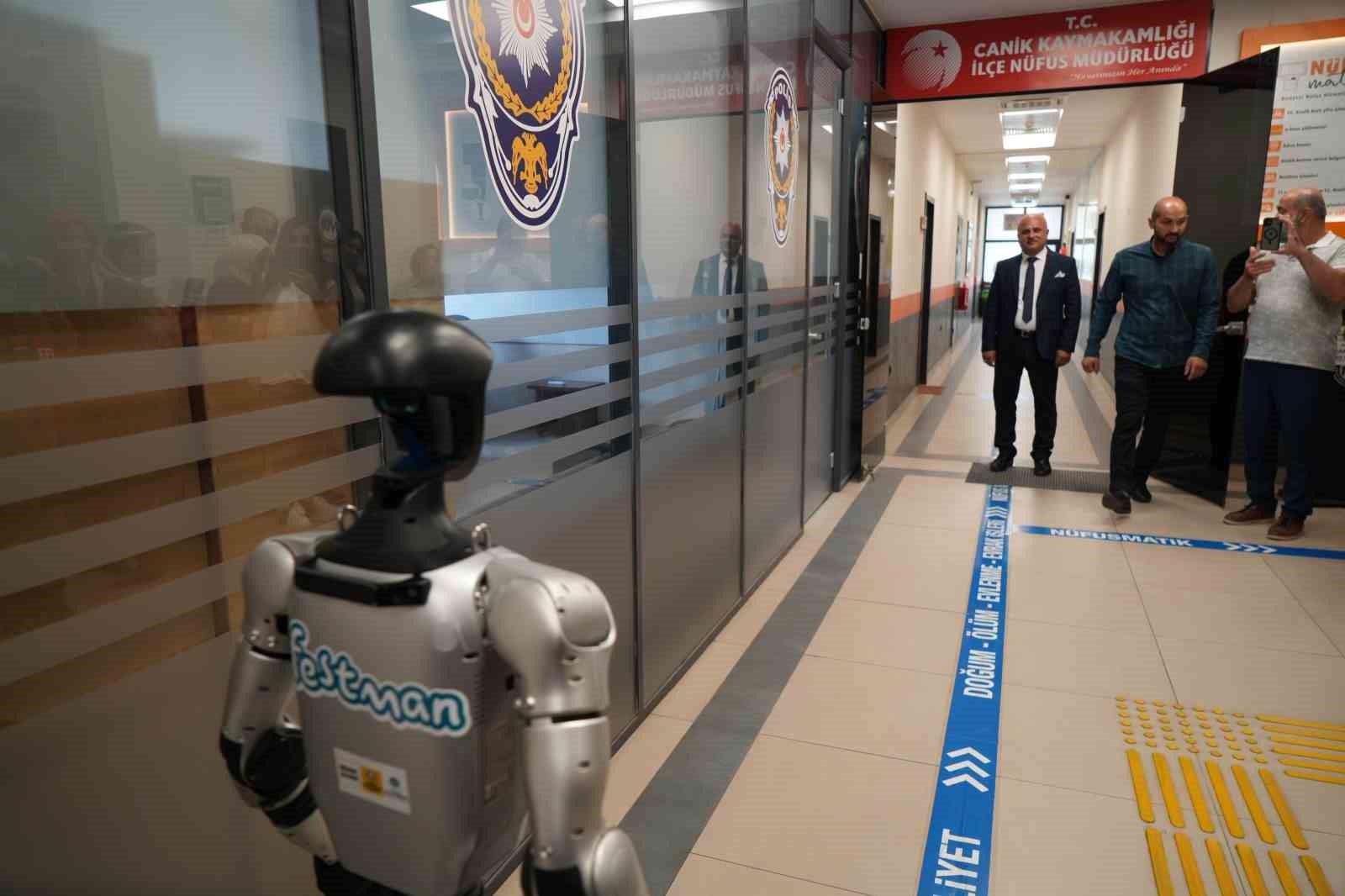 turkiyede-bir-ilk-insansi-robot-nufusa-kaydettirildi