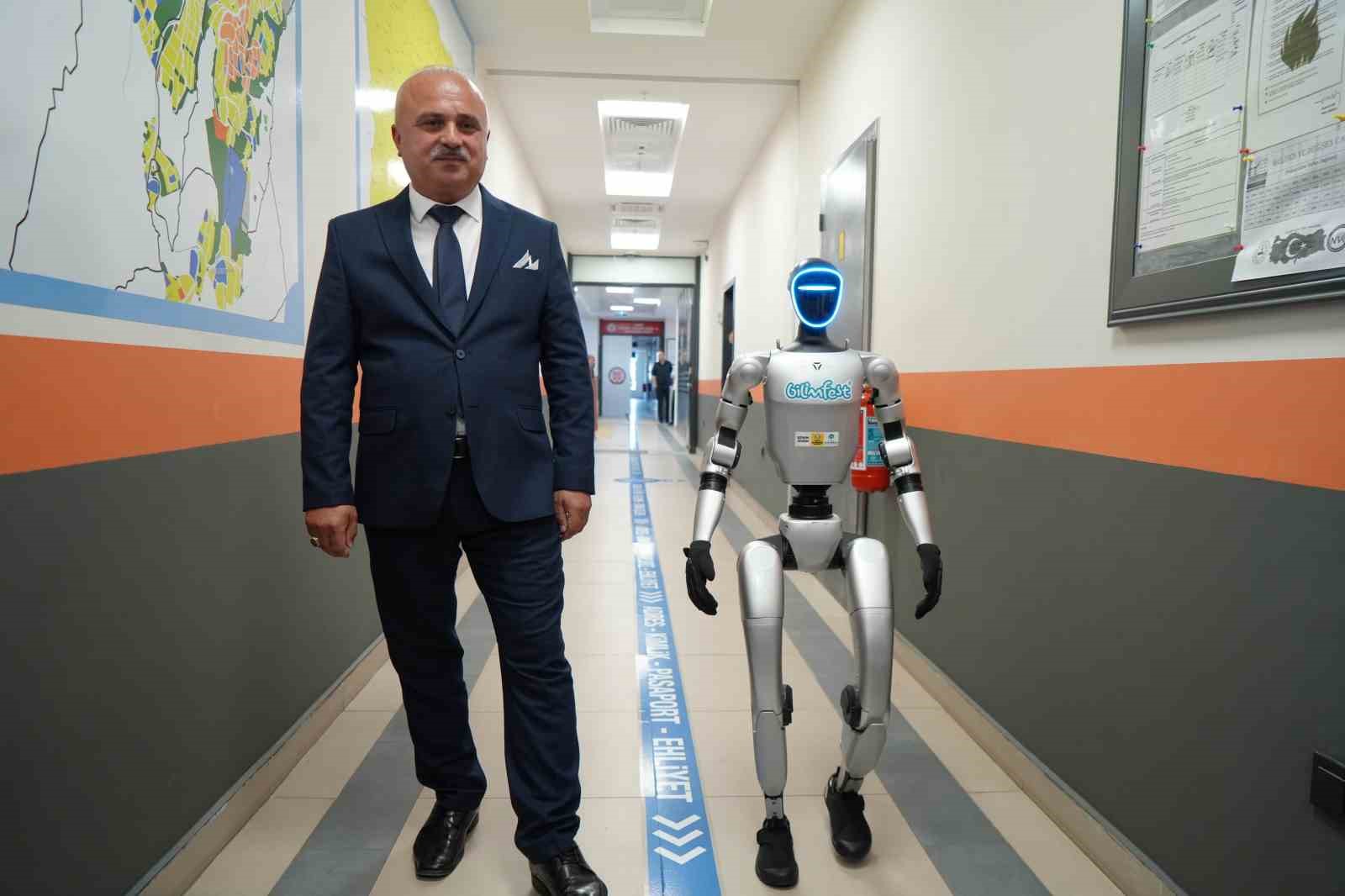 turkiyede-bir-ilk-insansi-robot-nufusa-kaydettirildi