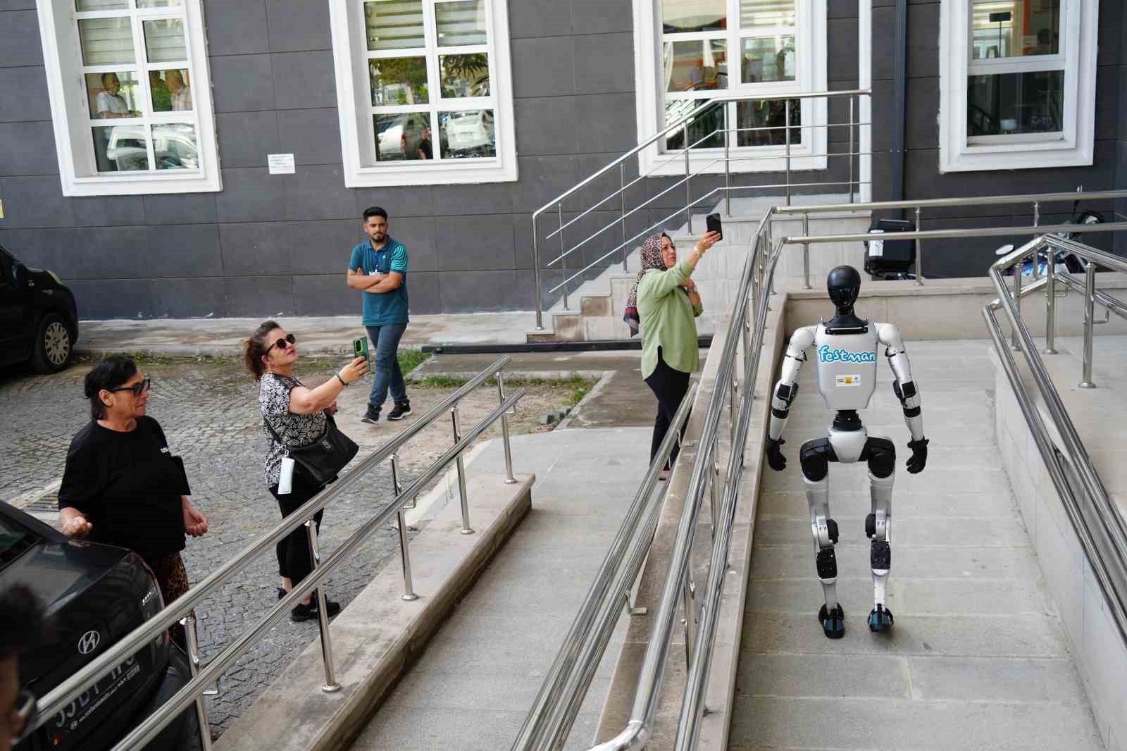 turkiyede-bir-ilk-insansi-robot-nufusa-kaydettirildi