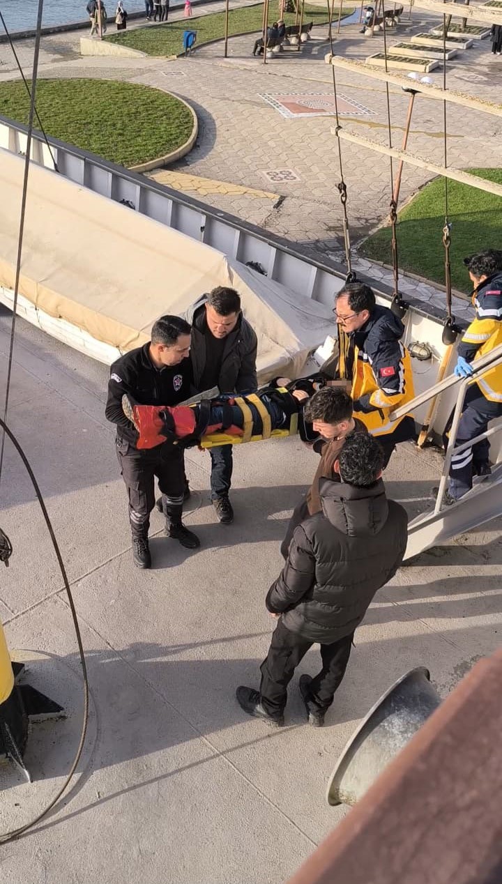 11-yasindaki-cocuk-muze-gemisinin-merdivenlerinden-cikarken-yaralandi