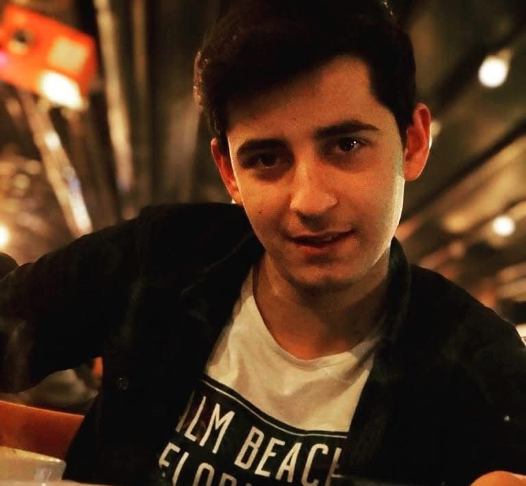 agaca-carpan-otomobil-hurdaya-dondu-surucusu-hayatini-kaybetti