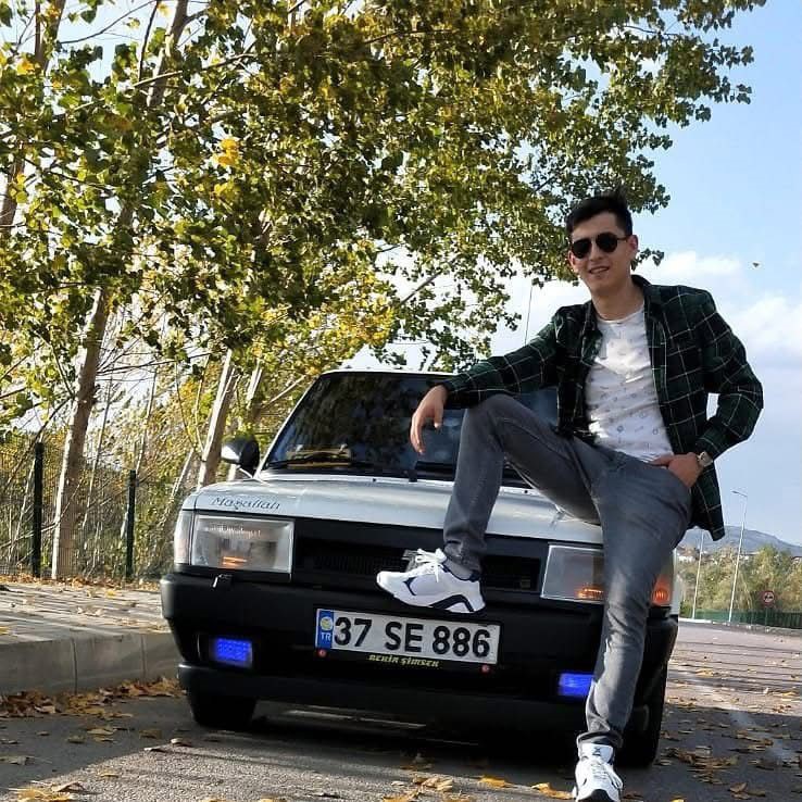 agaca-carpan-otomobil-hurdaya-dondu-surucusu-hayatini-kaybetti