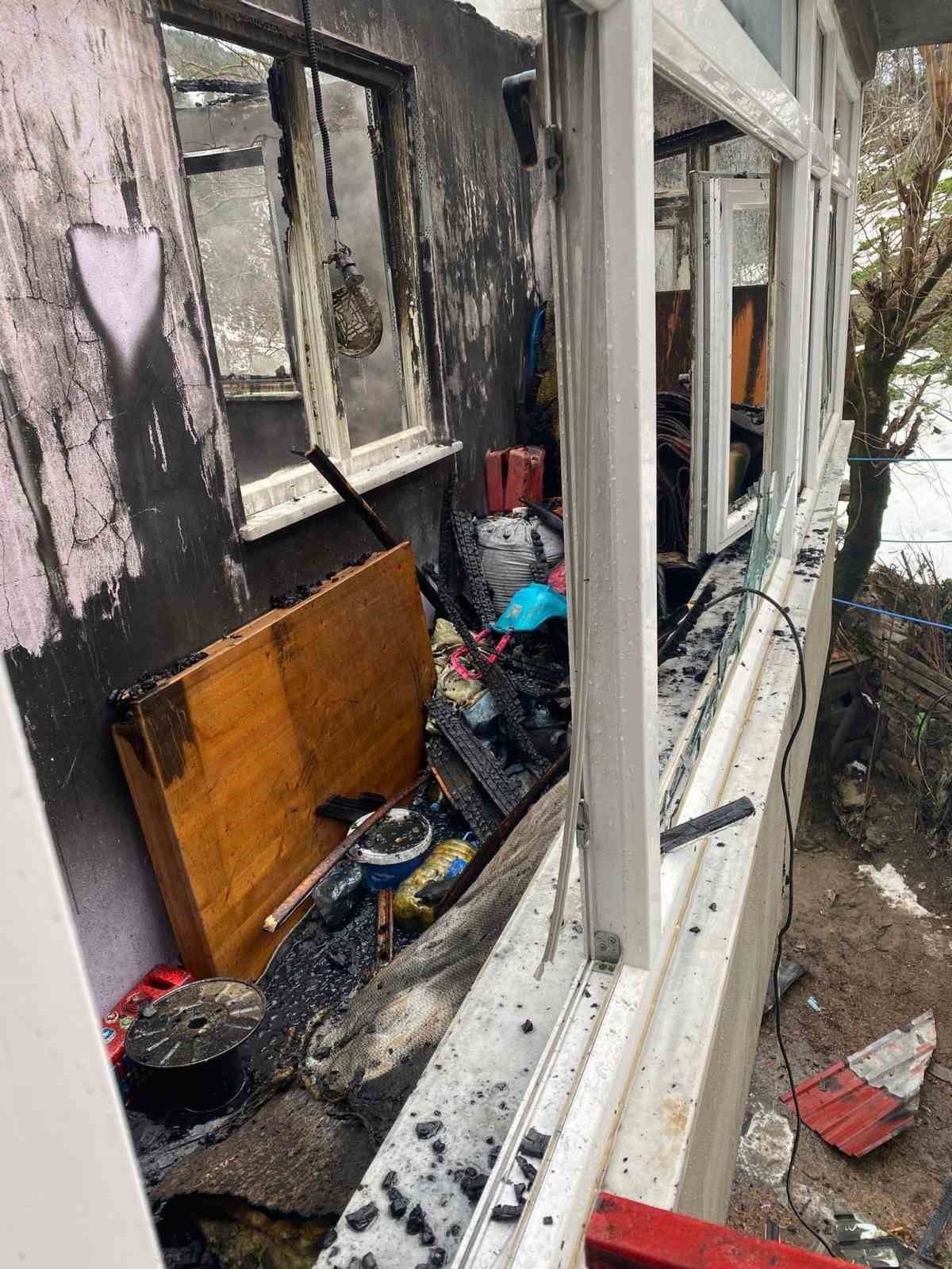 alevlere-teslim-olan-ev-kullanilmaz-hale-geldi