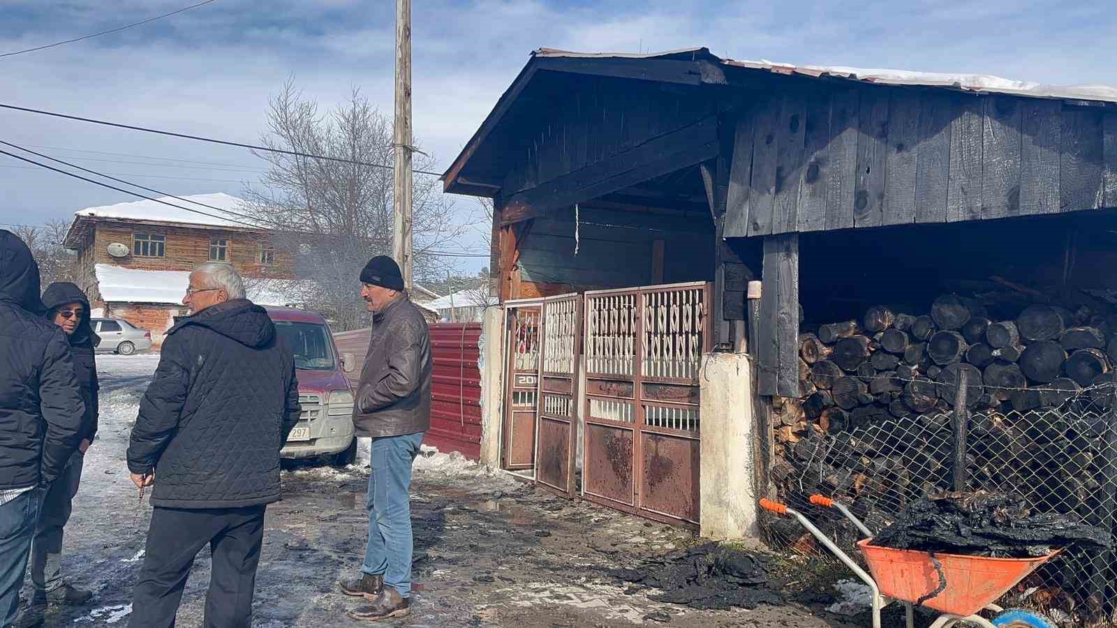 alevlere-teslim-olan-minibusunu-izlerken-kalbine-yenik-dustu