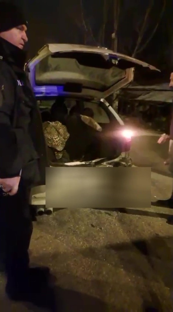 amasyada-durdurulan-otomobilden-5-kacak-gocmen-cikti