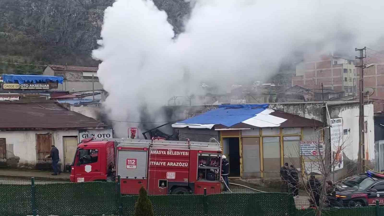 amasyada-yanginda-mahsur-kalan-kopegi-muhtar-kurtardi