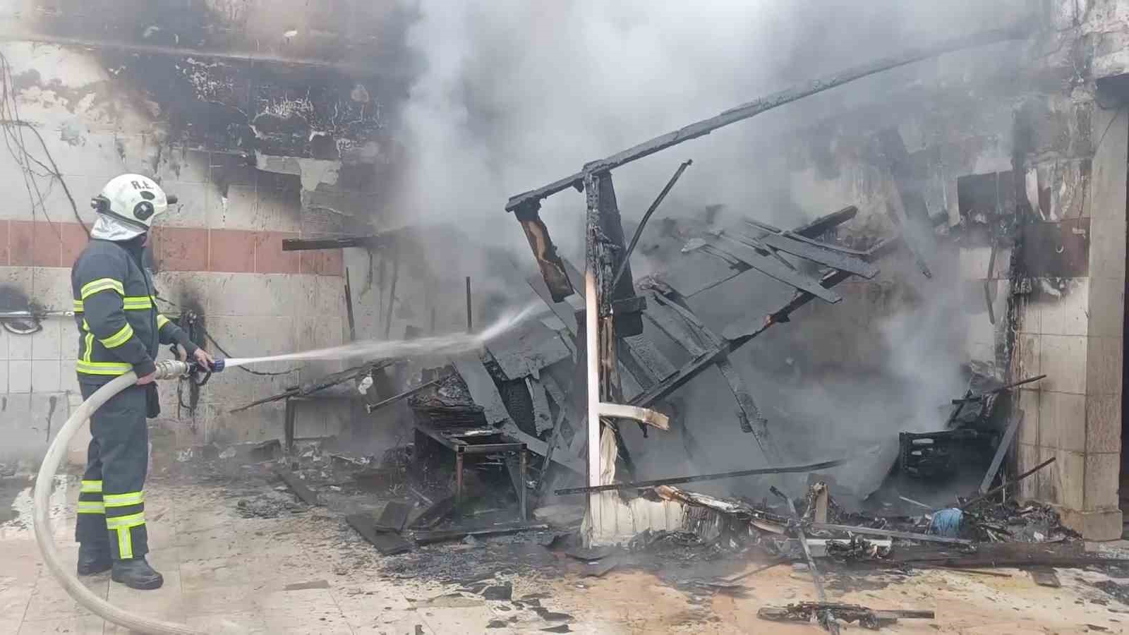 amasyada-yanginda-mahsur-kalan-kopegi-muhtar-kurtardi