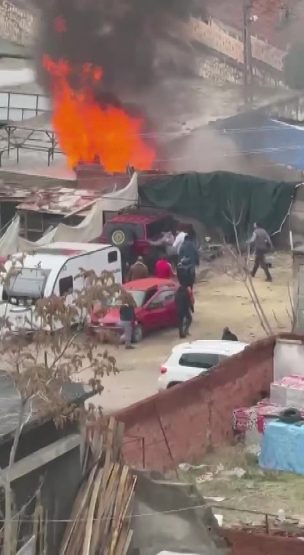 amasyada-yanginda-mahsur-kalan-kopegi-muhtar-kurtardi