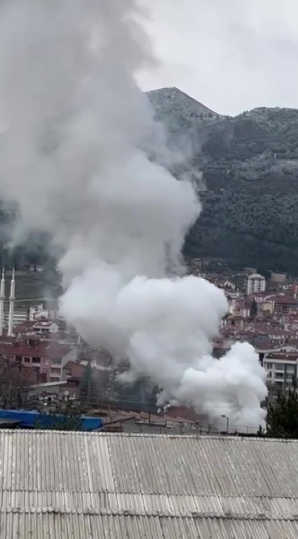 amasyada-yanginda-mahsur-kalan-kopegi-muhtar-kurtardi