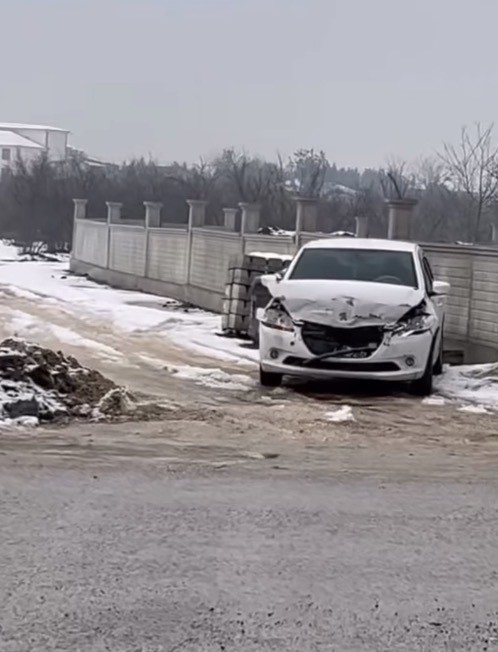 arac-muayene-istasyonunda-kaza-3-arac-hasar-gordu