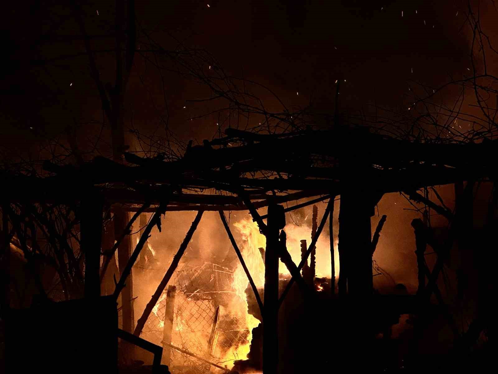 ardiye-yangini-eve-sicramadan-sonduruldu