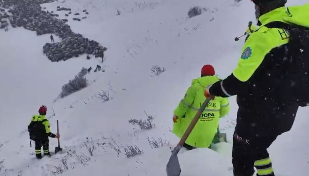 artvinde-cig-altinda-kalan-3-cobandan-birinin-cansiz-bedenine-ulasildi