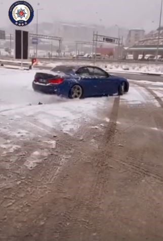 artvinde-kirmizi-isik-ihlali-ve-drift-yapan-suruculere-ceza-yagdi