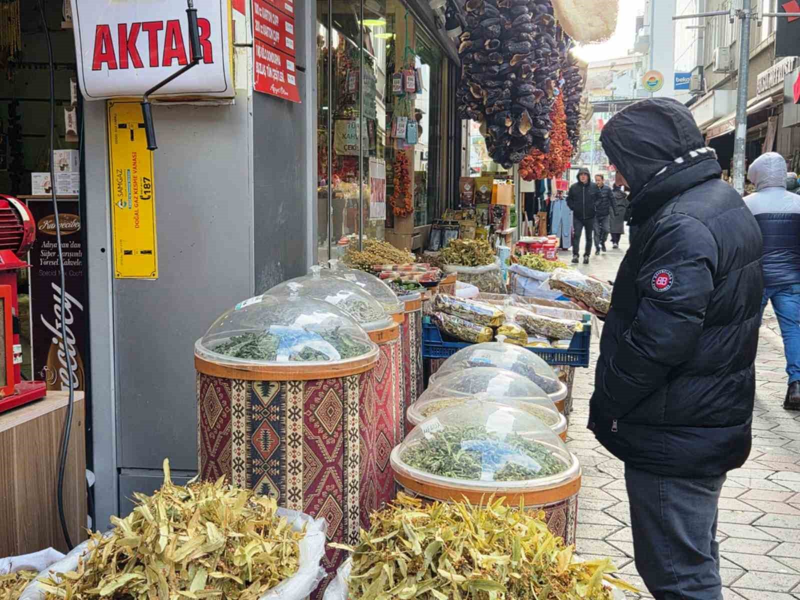 ayaz-vurdu-fincanlar-kis-cayiyla-doldu