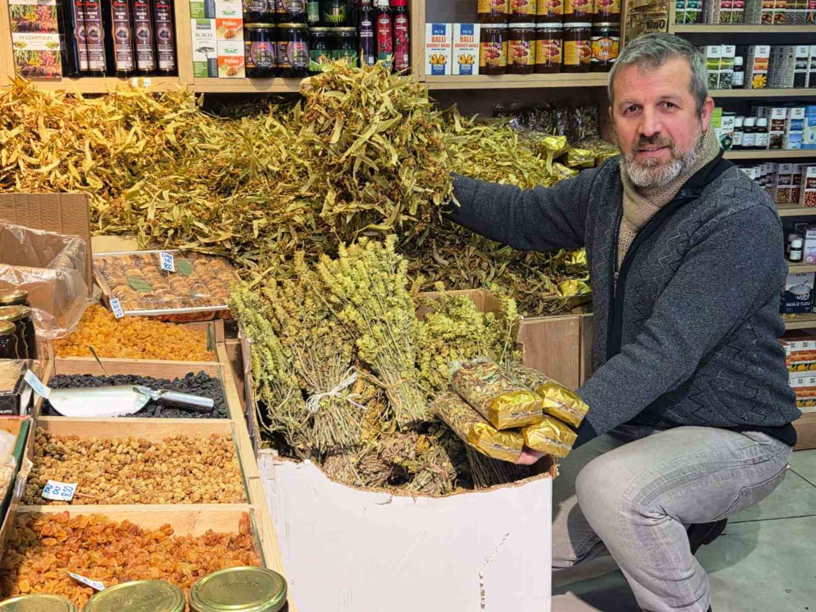 ayaz-vurdu-fincanlar-kis-cayiyla-doldu