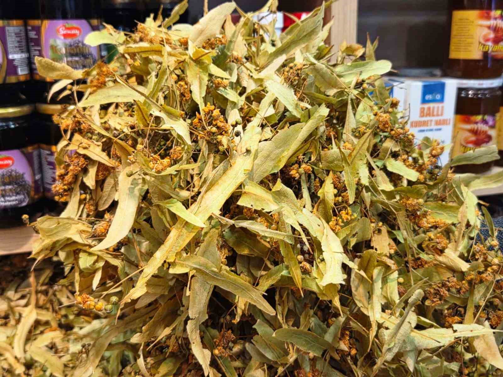 ayaz-vurdu-fincanlar-kis-cayiyla-doldu