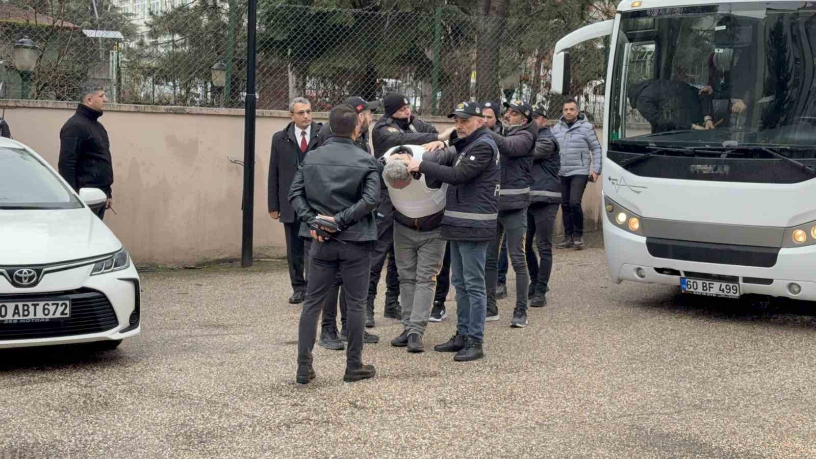 babasini-oldurdugunu-kabul-etti