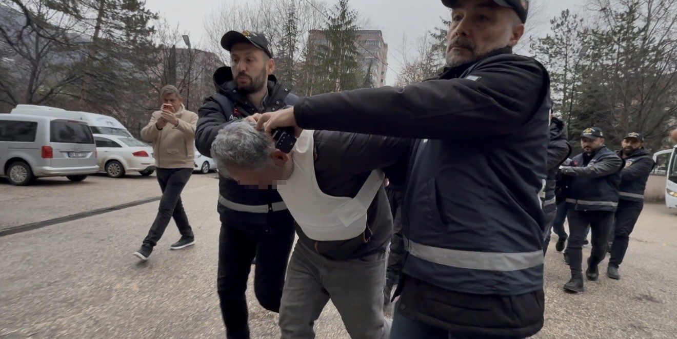 babasini-oldurdugunu-kabul-etti