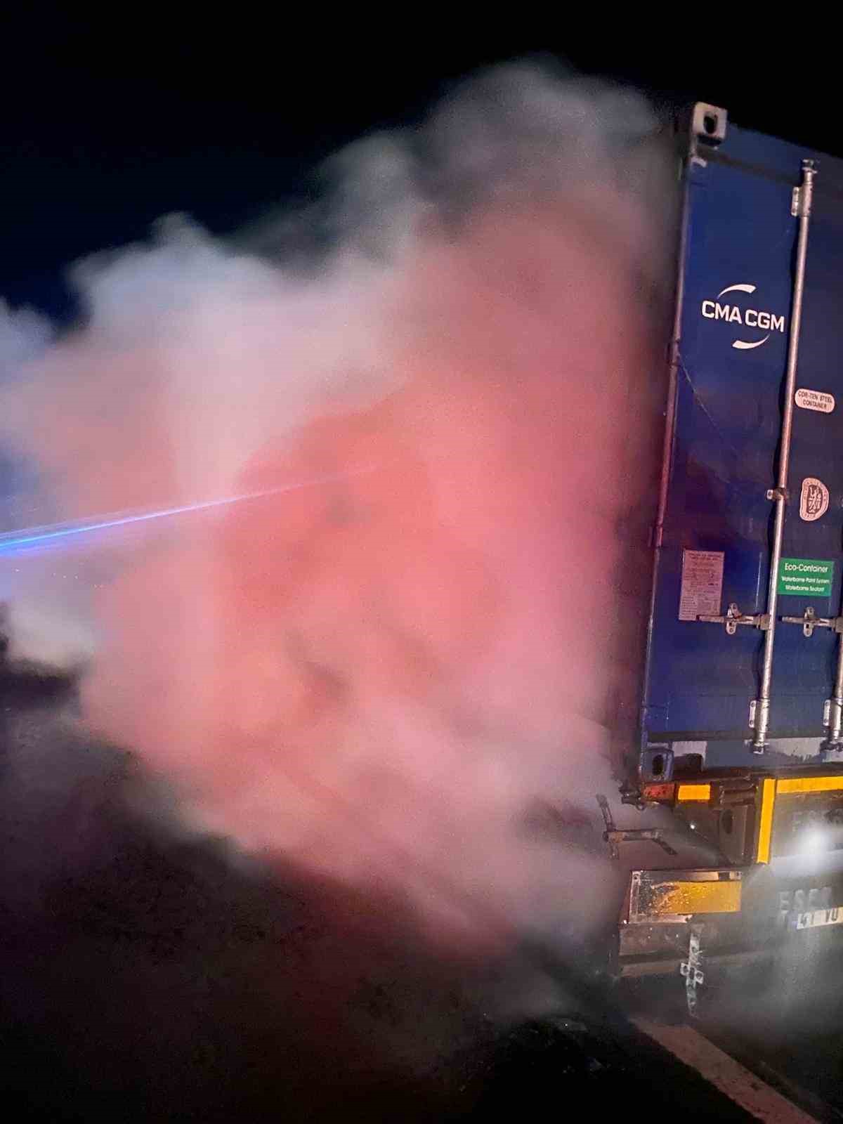 balatalarindan-tutusan-tirdaki-yangin-kisa-surede-sonduruldu