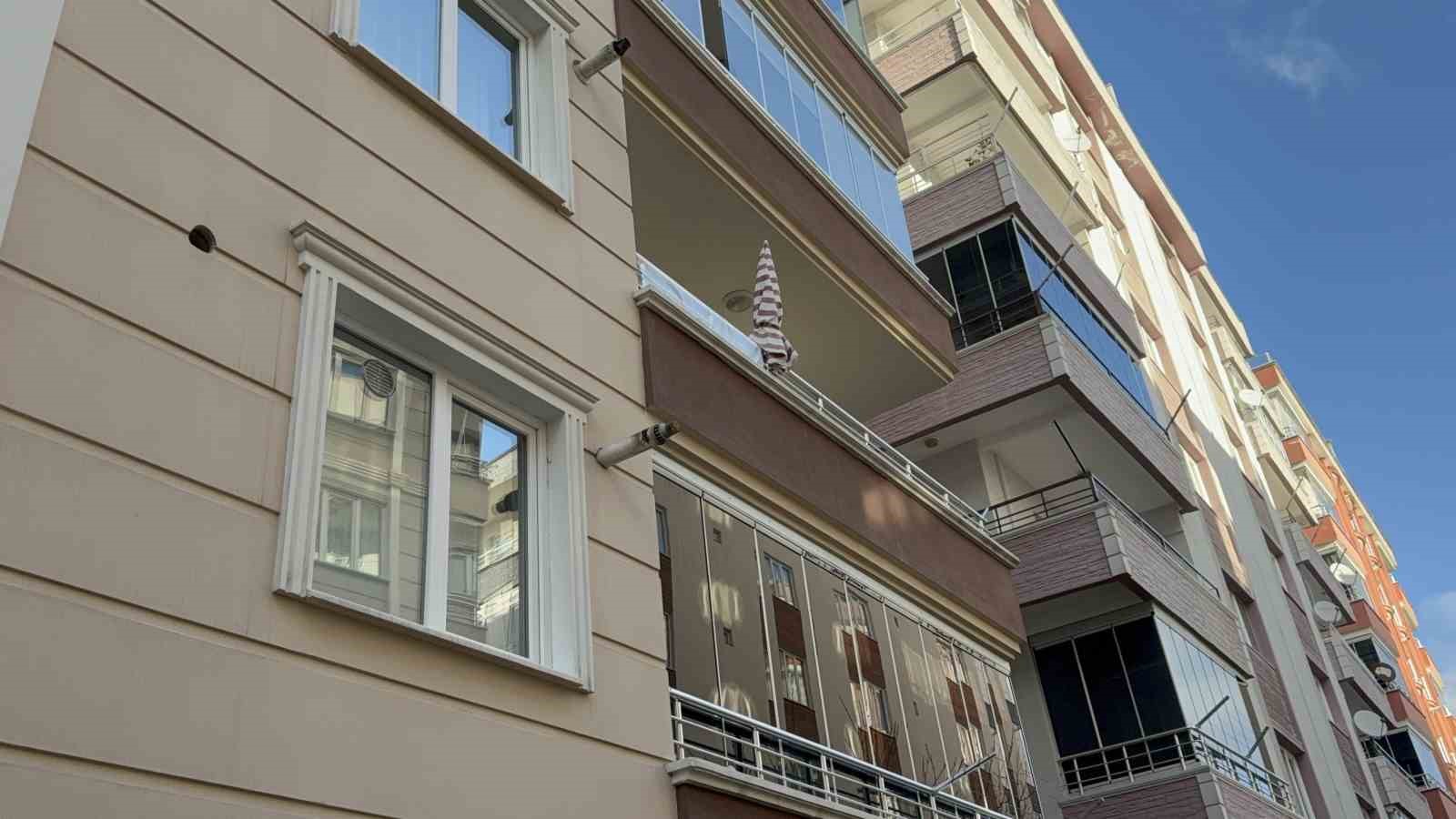 balkondan-dusen-yasli-kadin-hayatini-kaybetti