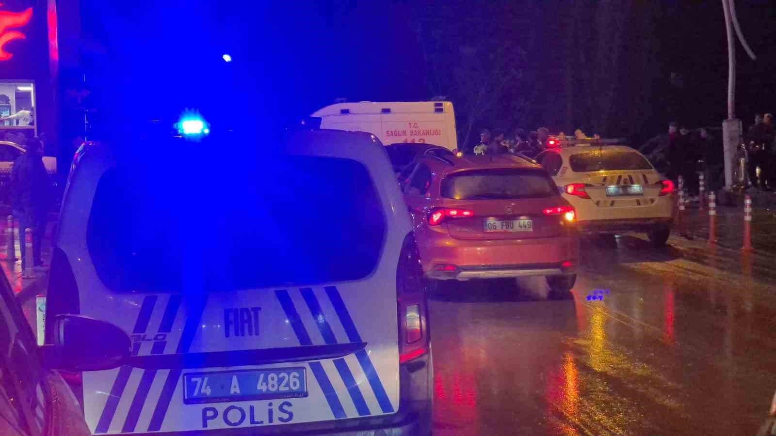 bartinda-akrabalar-arasinda-bicakli-kavga-2-yarali