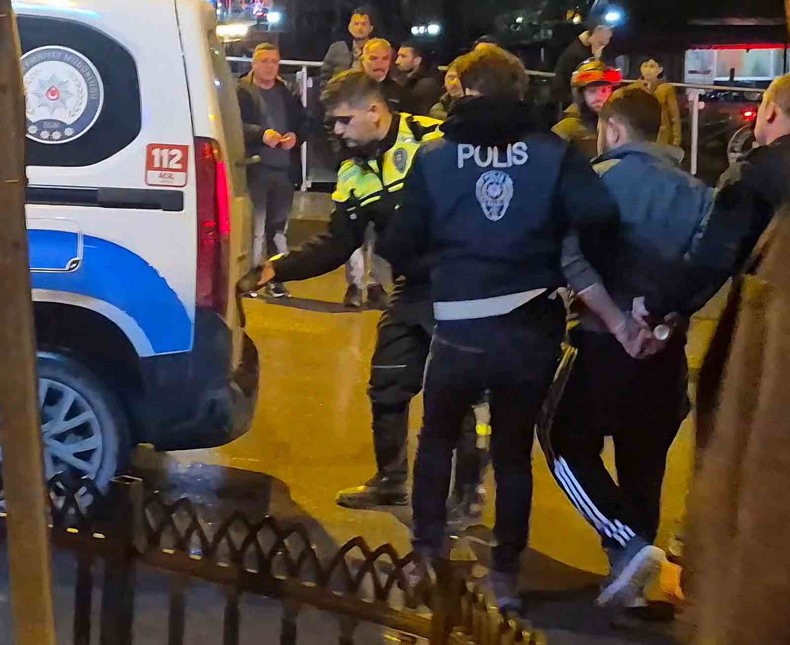 bartinda-akrabalar-arasinda-bicakli-kavga-2-yarali