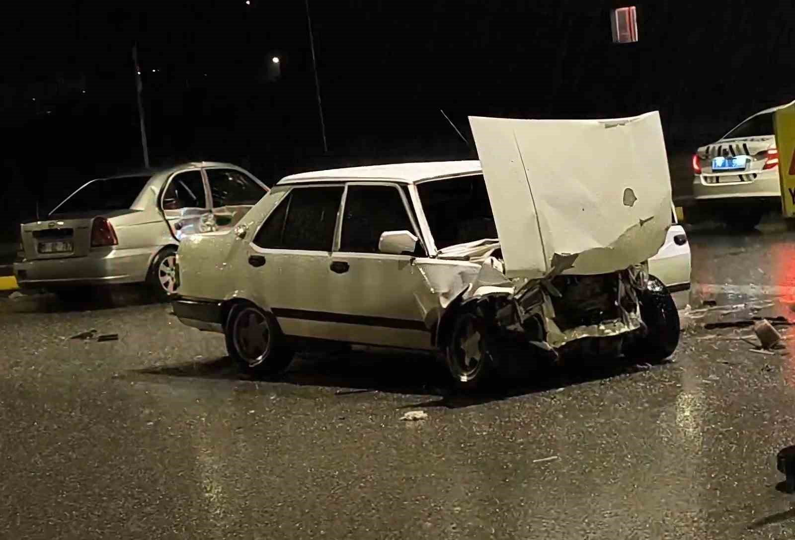 bartinda-saganak-yagis-kazayi-beraberinde-getirdi-2-yarali