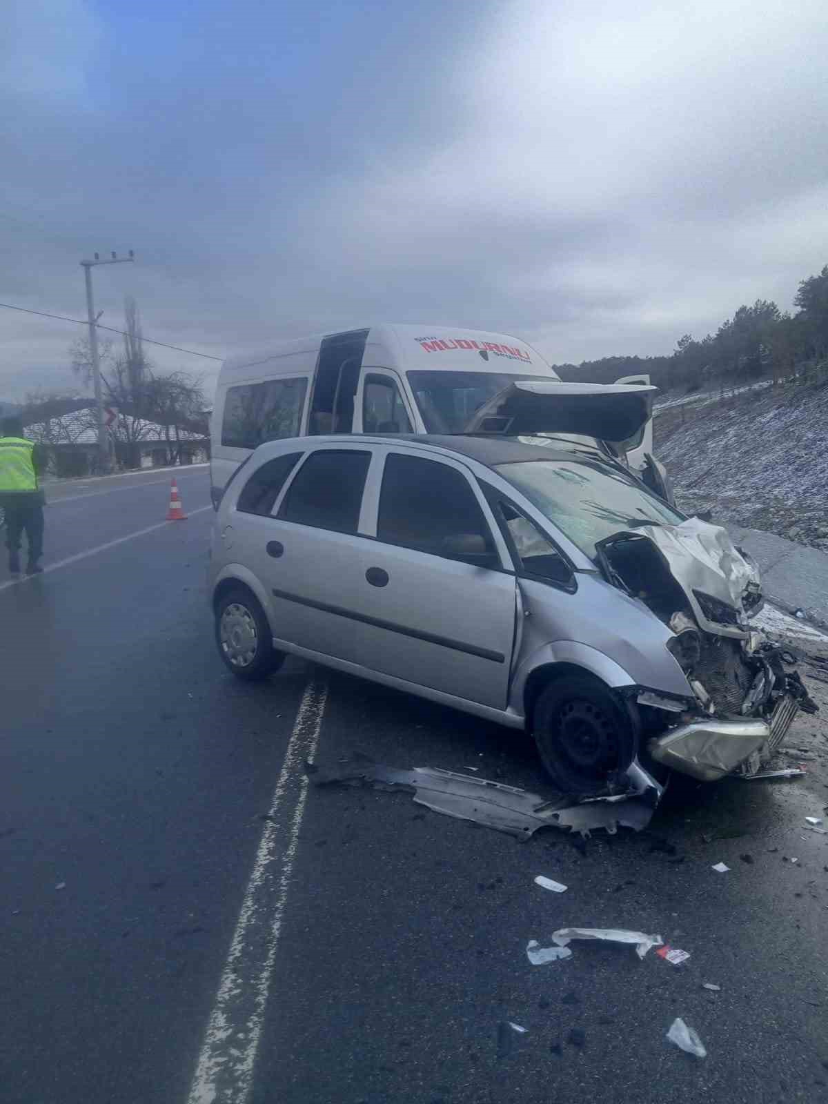 bolu-mudurnu-yolunda-feci-kaza-1i-agir-10-yarali